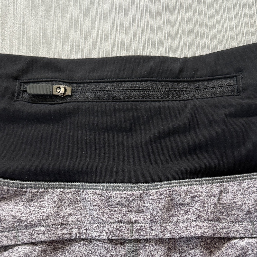 Lululemon Women's Heather Gray and Black Speed Up High Rise 2.5” Shorts Size 8 - Picture 3 of 6